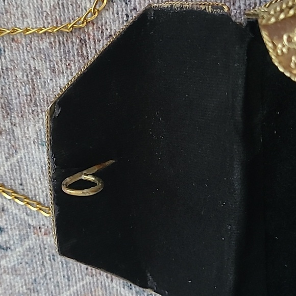 Inlay Stone and Metal Chain Strap Purse - Picture 4 of 7